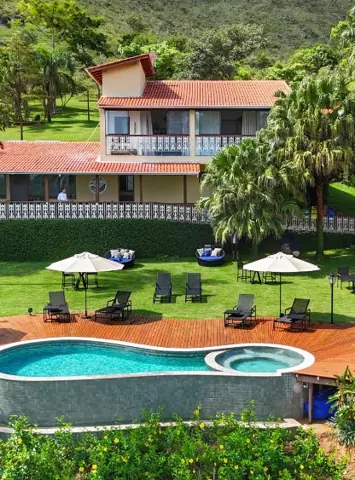 A casa e a piscina